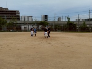 長池運動場で練習。