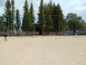 この日は旭運動場で練習。
