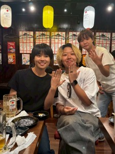 チーム内の多重婚なの？