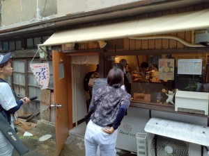 仕方ないので、ドーナツ屋。