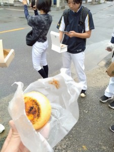 小娘たちにご馳走して帰る1日。