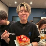 ケーキの差し入れ。