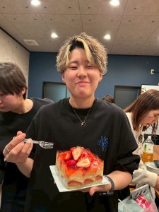 ケーキの差し入れ。