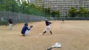 そりゃ外野に入り込もうか、